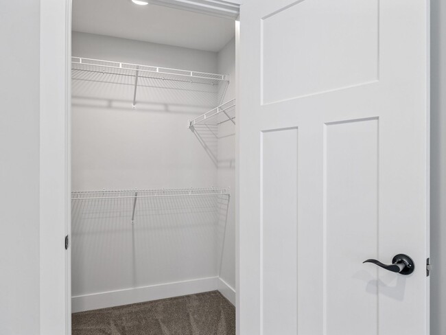 Building Photo - 3 Bed, 2.5 Bath - Lucky Penny End Unit