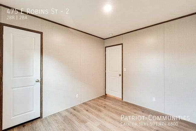 Building Photo - 475 E Robins St