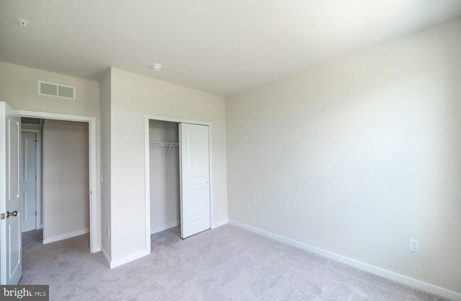 Building Photo - 713 Platinum Dr