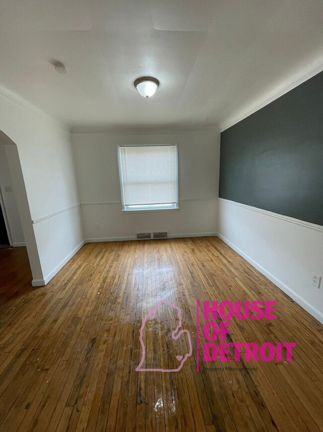Building Photo - Summer Special~ 3 BEDROOM | 1 BATH | FREE ...