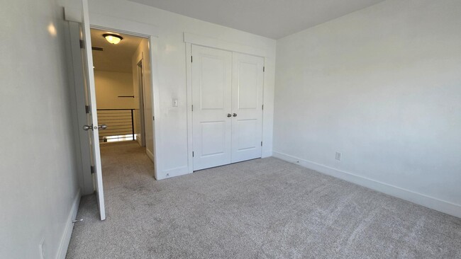 Building Photo - 12977 S Oberon Ln