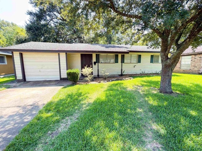 Primary Photo - 165 Smelker Ave