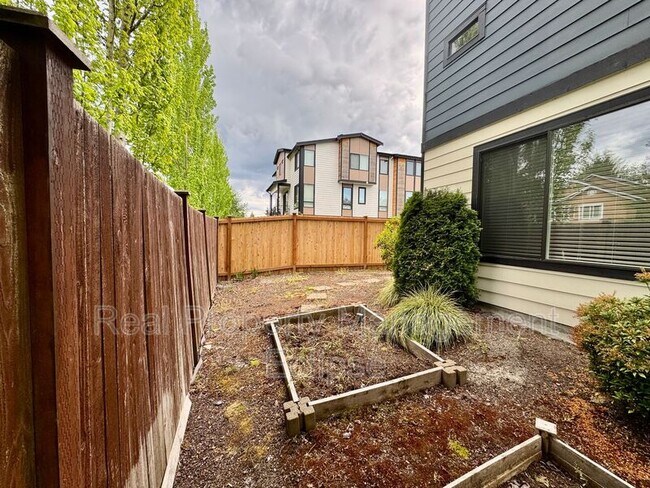 Building Photo - 729 112th St SW