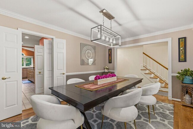 Building Photo - 8715 Shadowlake Way