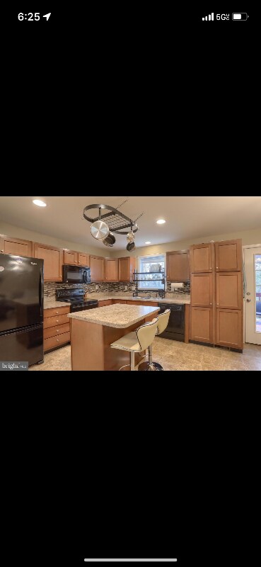 Building Photo - 33 Crooked Dr