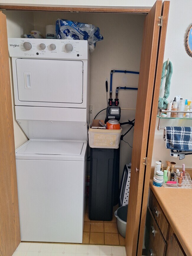 In Unit Washer/Dryer - 1712 Creek Rd