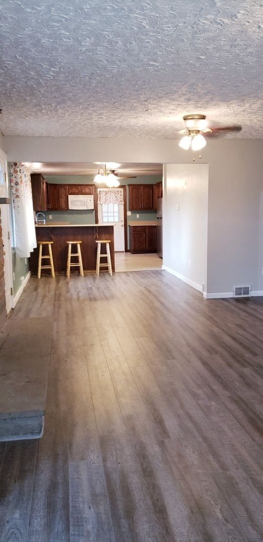 Building Photo - Large 6 bed, 3 ba  Brick, Raised Ranch, Ho...