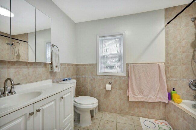 Building Photo - 167 Rockwood Pl