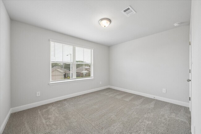 Building Photo - 10 Greenbriar Lp