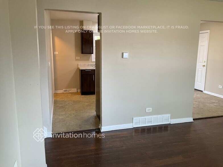 Building Photo - 5925 W 91st St