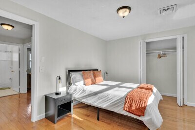 Building Photo - 74 Dunboy St