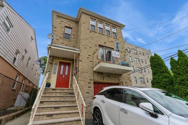 Building Photo - 7 Halleck St