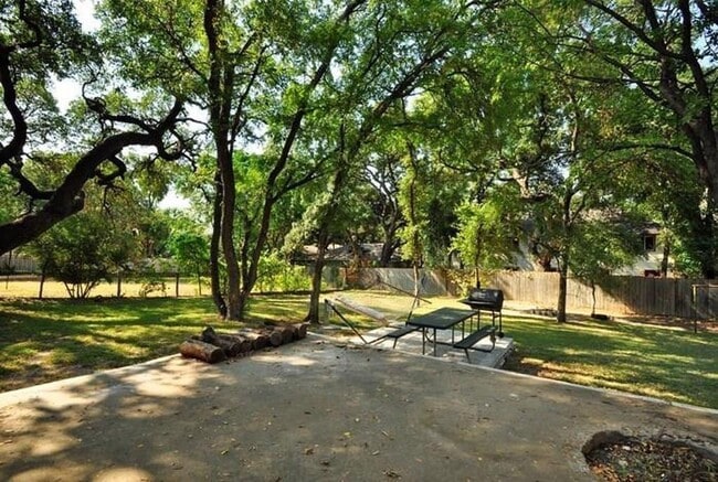 Building Photo - 911 Duncan Ln