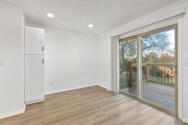 Building Photo - Just Listed! Step into one of the Northlan...