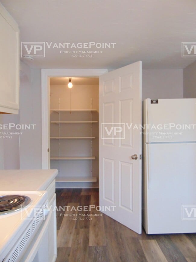 Building Photo - 993 Velp Ave
