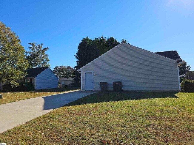 Building Photo - 132 Falcon Ridge Dr