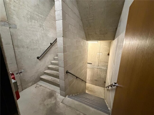 Building Photo - 314 5th St SW