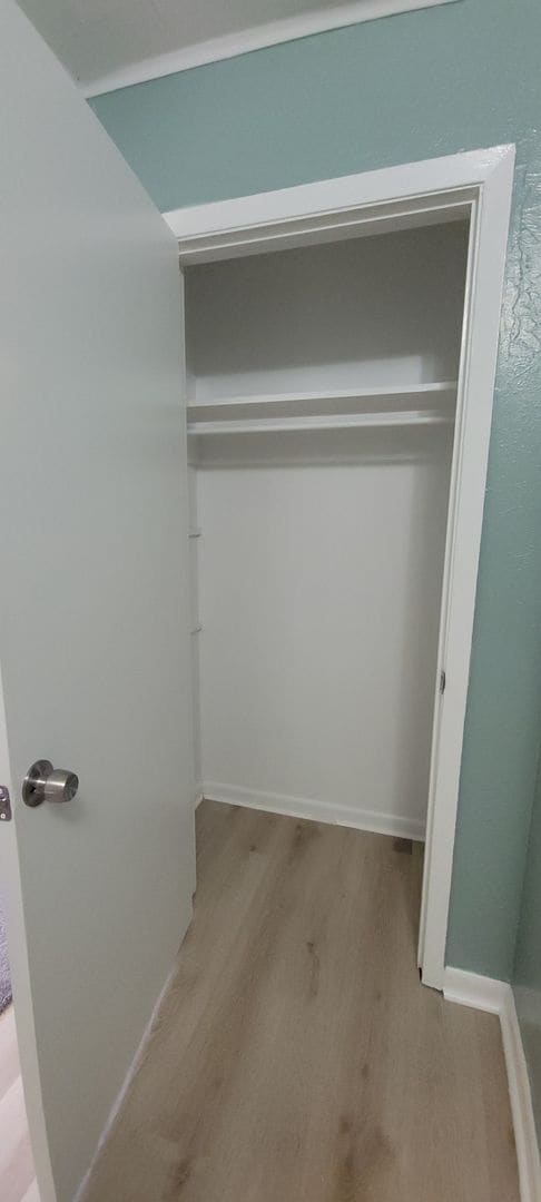 Building Photo - Beautiful 4 bedroom/1 bath home fully reha...