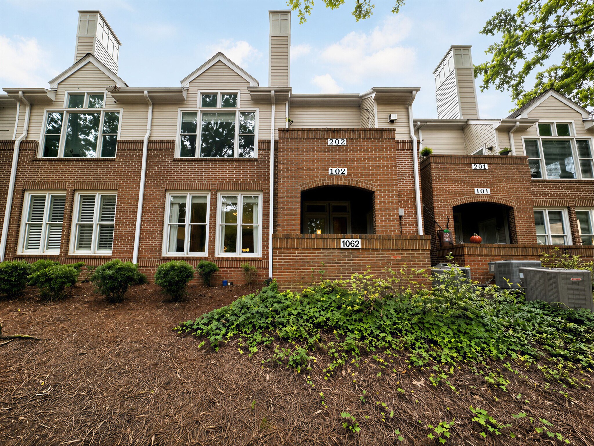 Building Photo - 1062 Washington St