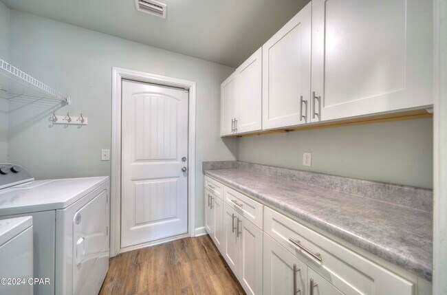 Building Photo - 205 Woodlawn Ct