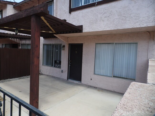 Building Photo - 1757 E Rochelle Ave