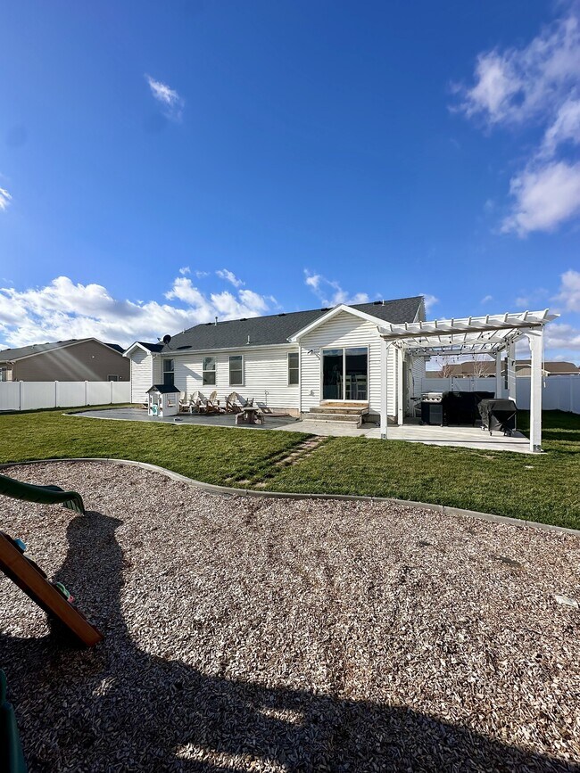 Building Photo - 3920 Flint Ave