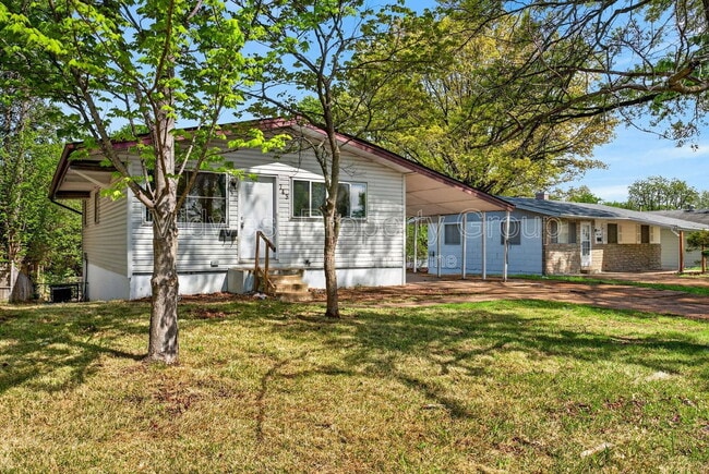 Building Photo - 743 Shepley Dr