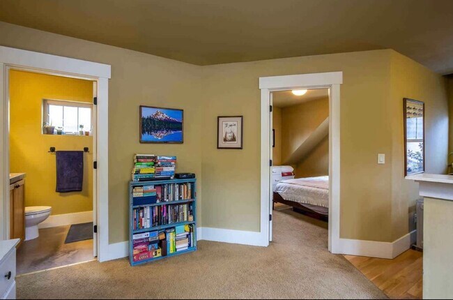 Building Photo - 964 SW Hill St