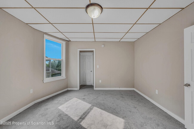 Building Photo - 817 Monroe Ave