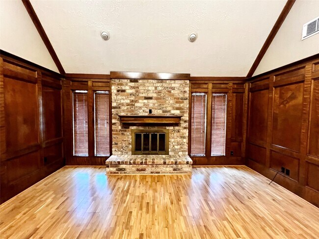 Building Photo - 17527 Forest Mist Dr