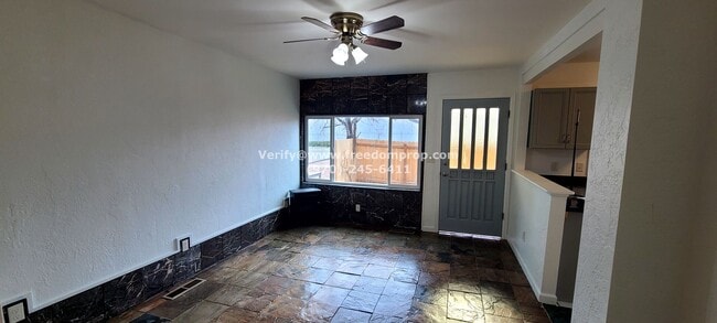 Building Photo - Updated through out!  Great 2 bedroom 1.5 ...