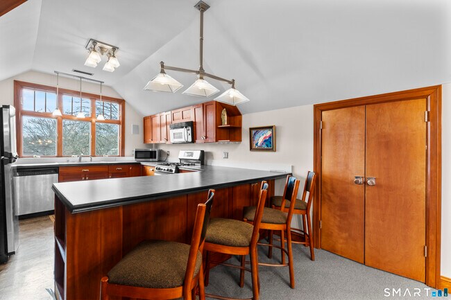 Building Photo - 105 Howe Ave