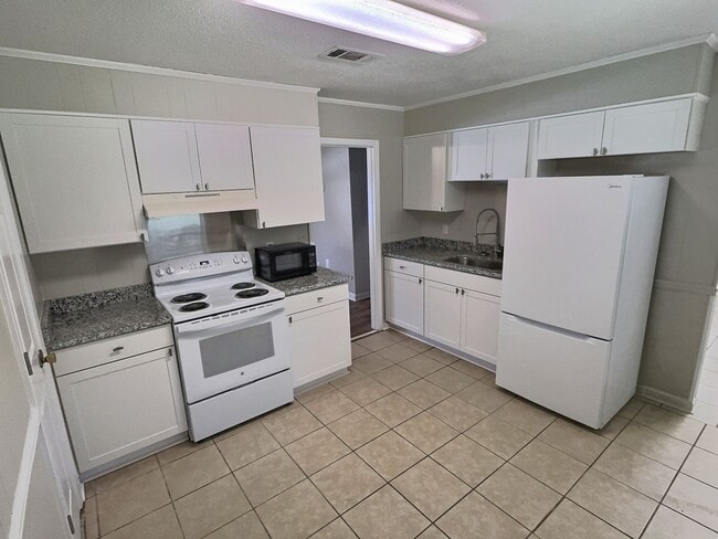 Building Photo - 3-Bedroom Home in Ocean Springs – Prime Lo...