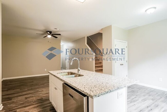 Building Photo - Townhome | Back Patio | Single -Car Garage...