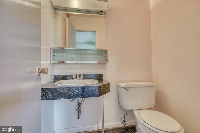 Building Photo - 7304 Park Village Ct