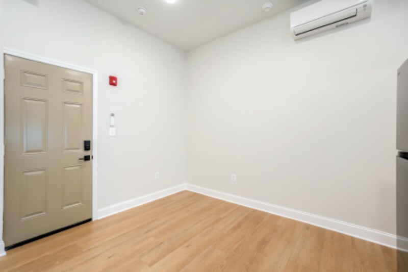 Building Photo - 604 N Eutaw St