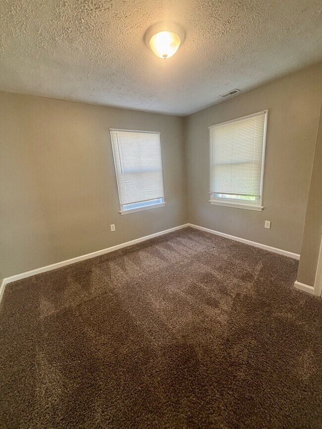 Building Photo - 615 Dresden Ave