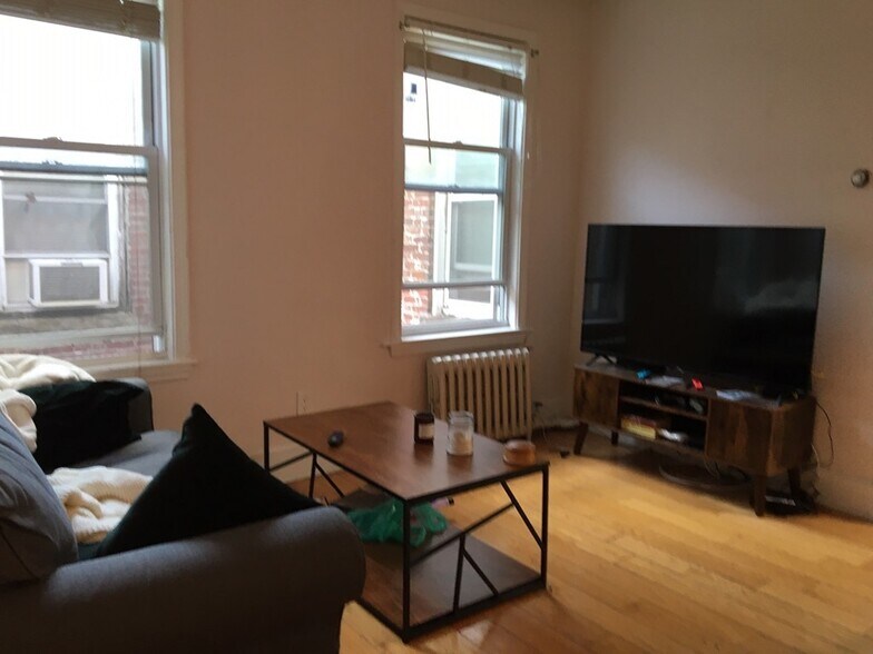 Primary Photo - 860 Huntington Ave