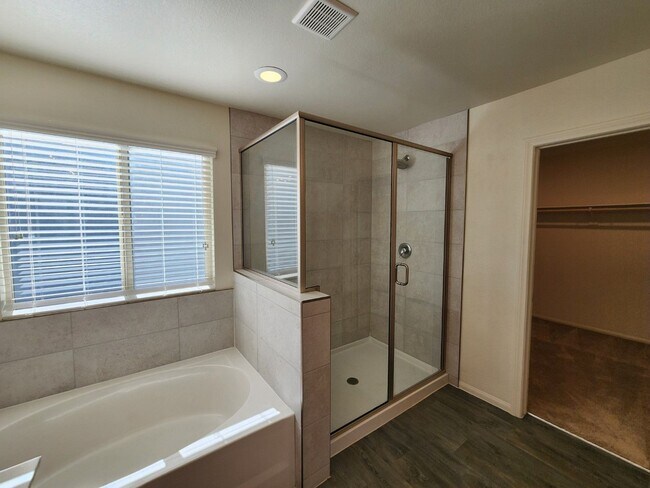 Building Photo - Spring Valley close to Restaurants and Shopping