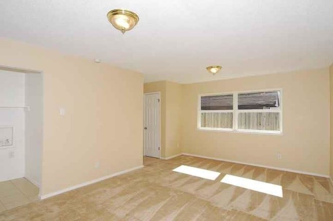 Building Photo - 3151 Kinkaid Dr