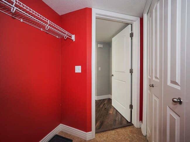 Building Photo - Beautiful Daybreak Condo