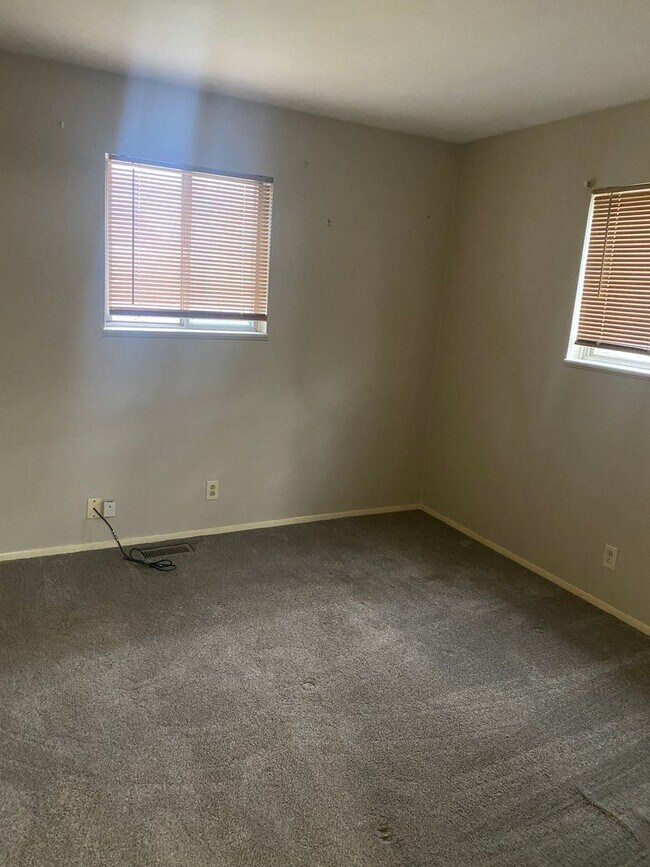 Building Photo - 104 N Brookwood Way