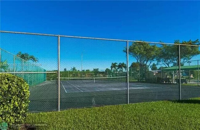 Building Photo - 6870 Royal Palm Blvd