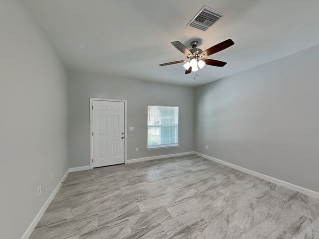 Building Photo - 1004 Dampierre Ct