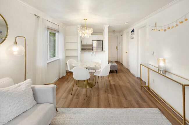 Building Photo - 2244 13th Ave W