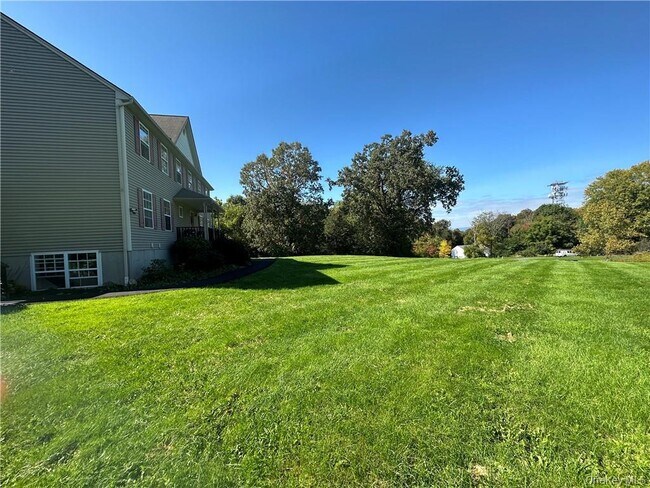 Building Photo - 2 Bel Air Dr