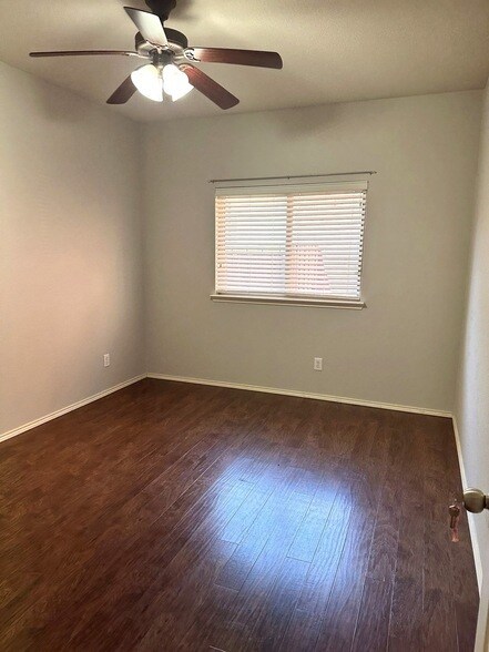 Building Photo - 5733 Pebble Ridge Dr