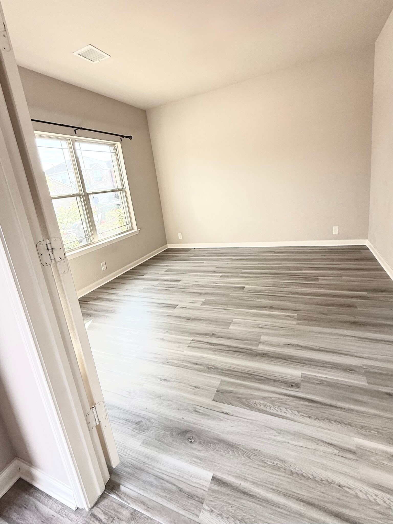 Building Photo - 443 Hayes St