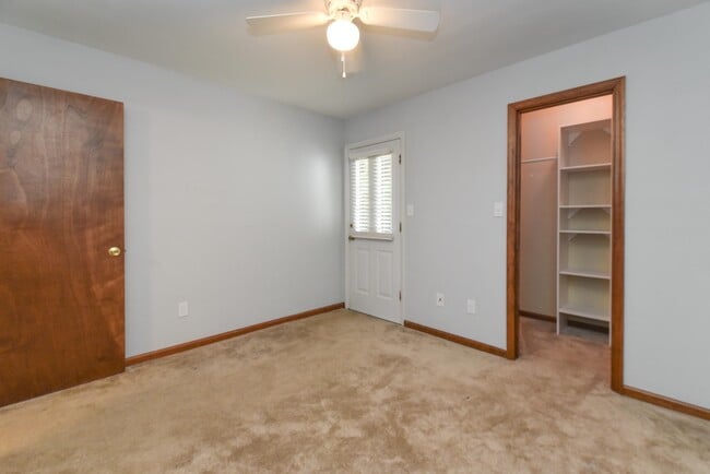 Building Photo - 2043 Gardenbrook Ln