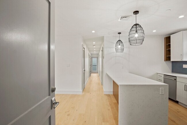 Building Photo - 26 Crescent Ave